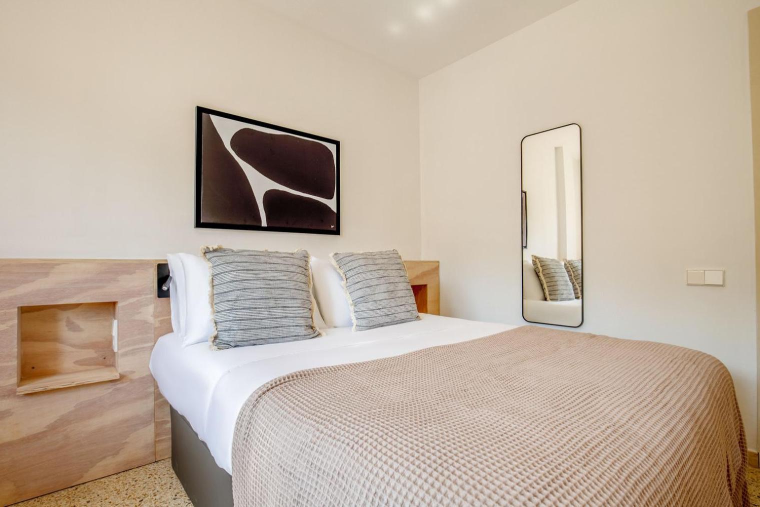 Poble Sec 3br W Balcony Mountain Views Bcn-109 *