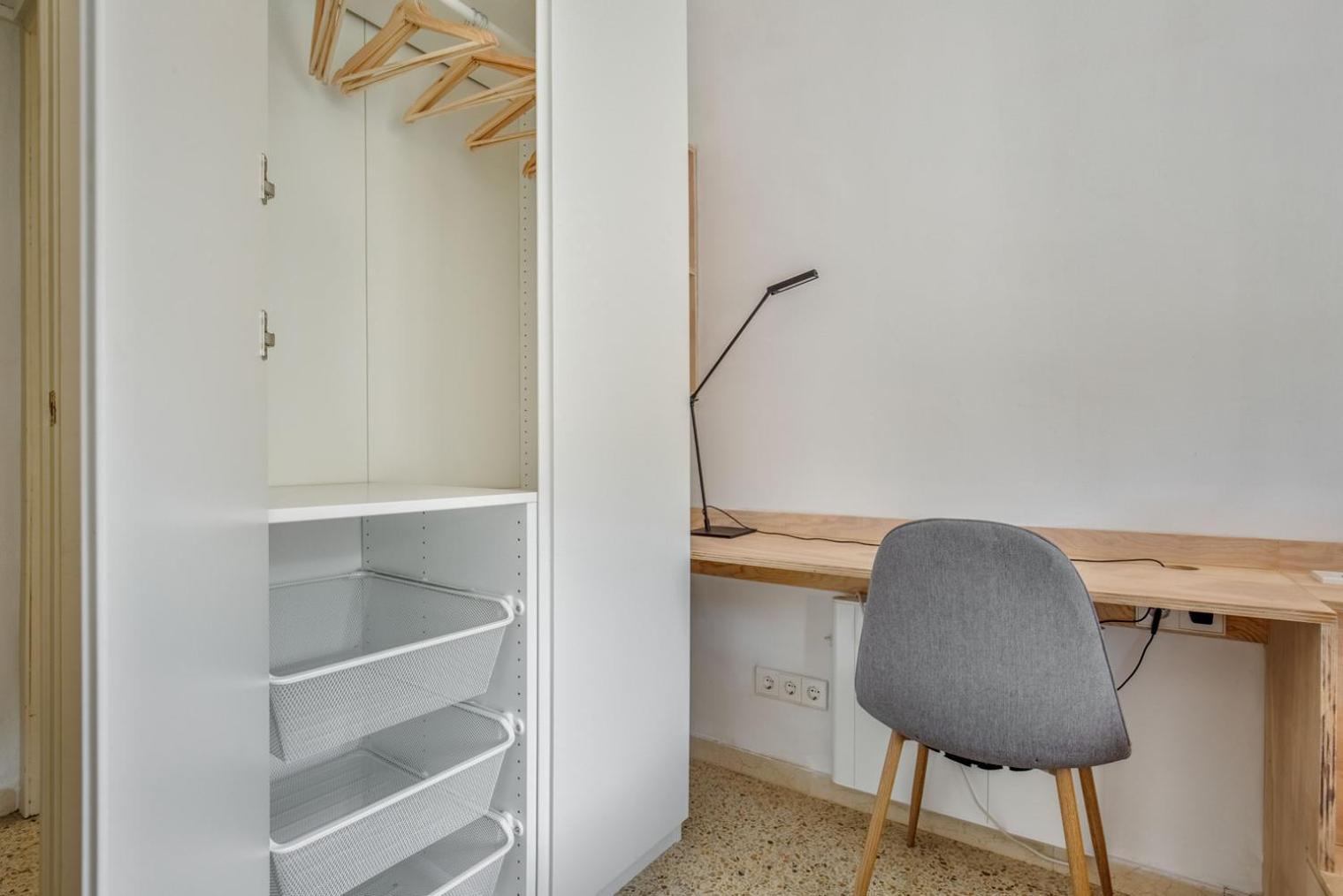 Apartment Poble Sec 3br W Balcony Mountain Views Bcn-109 Barcelona