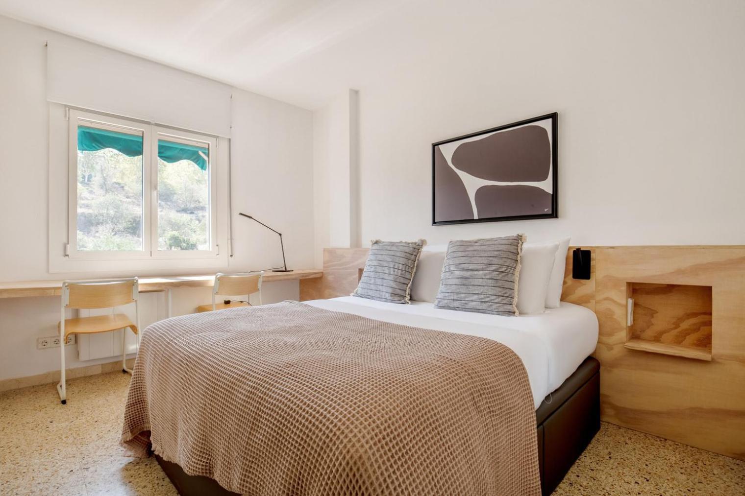 Apartment Poble Sec 3br W Balcony Mountain Views Bcn-109