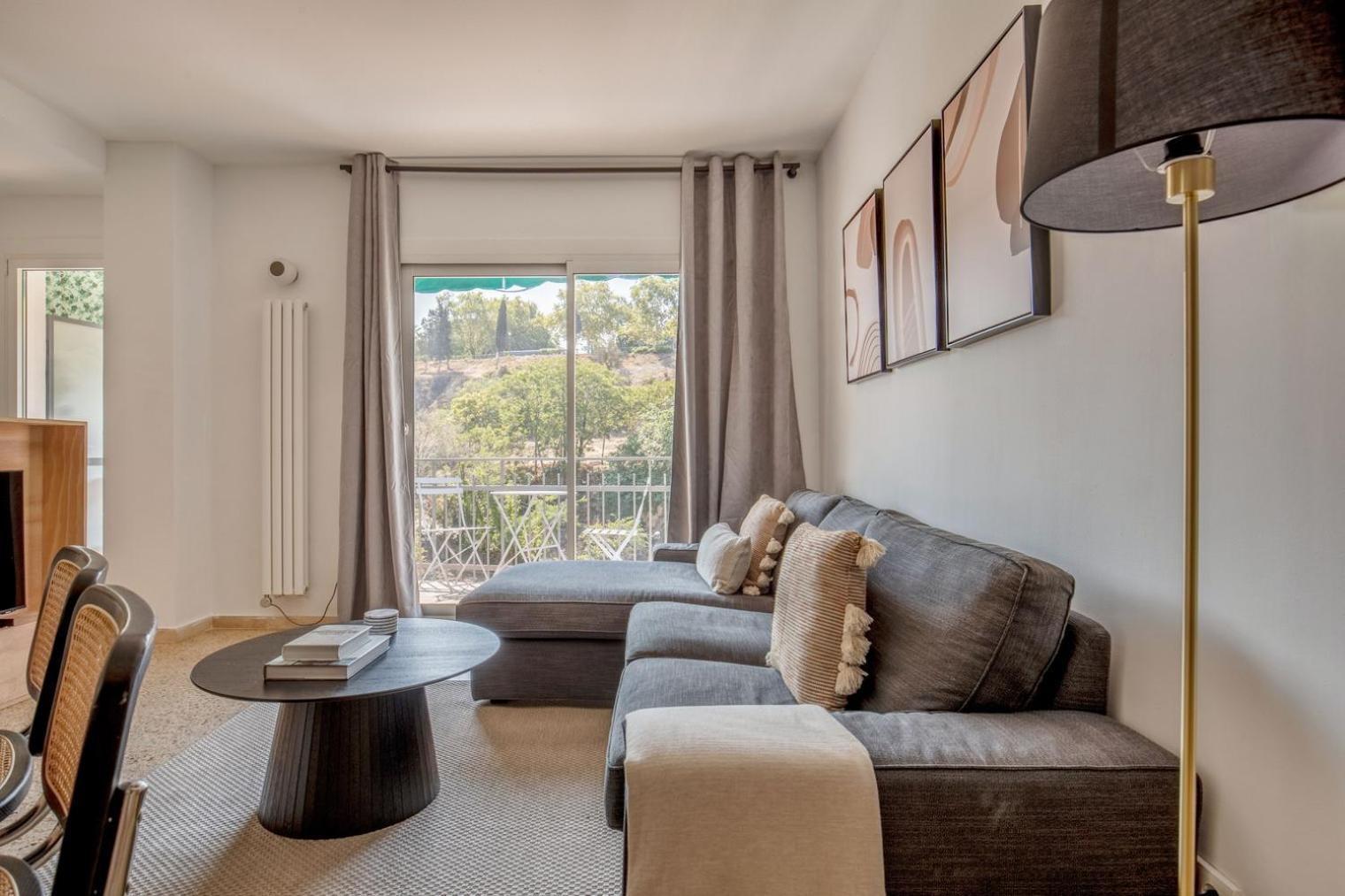 Poble Sec 3br W Balcony Mountain Views Bcn-109 Apartment *