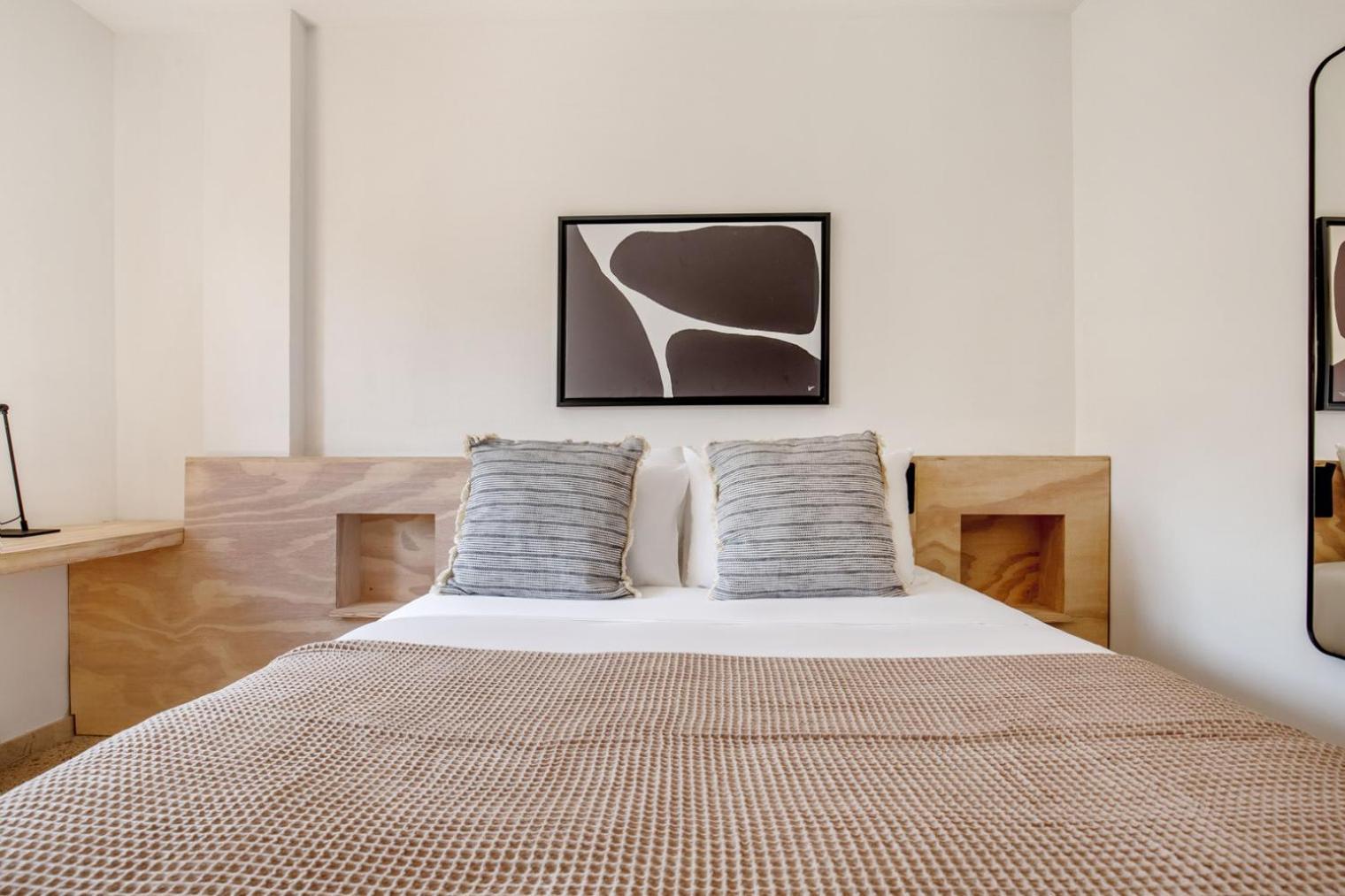 Apartment Poble Sec 3br W Balcony Mountain Views Bcn-109