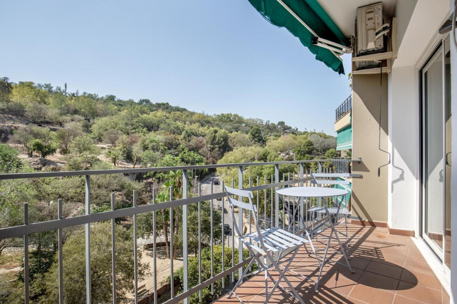 Apartment Poble Sec 3br W Balcony Mountain Views Bcn-109