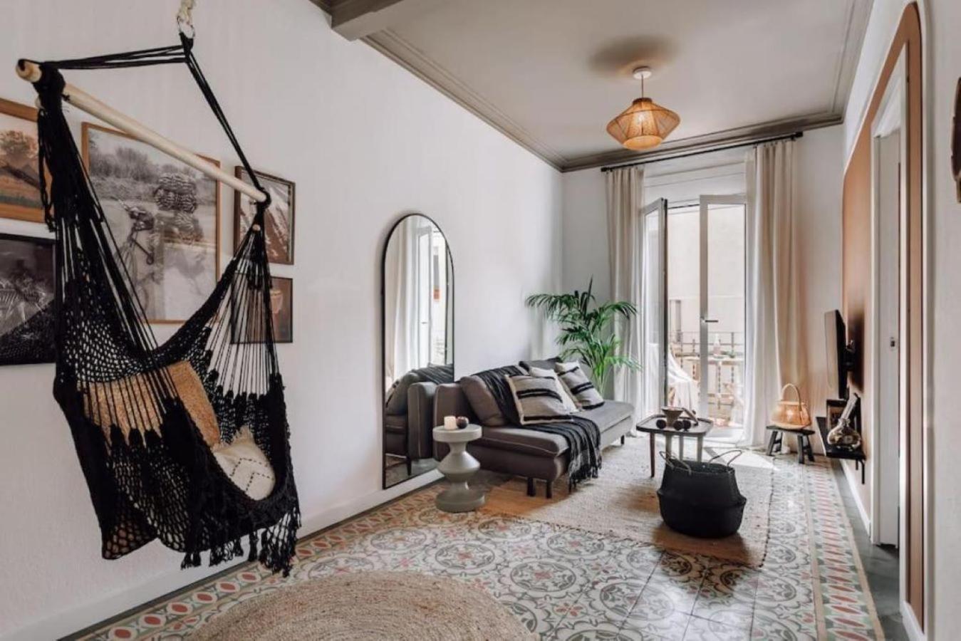 Mwitu - 2 Bedroom And Balcony In Poblenou *