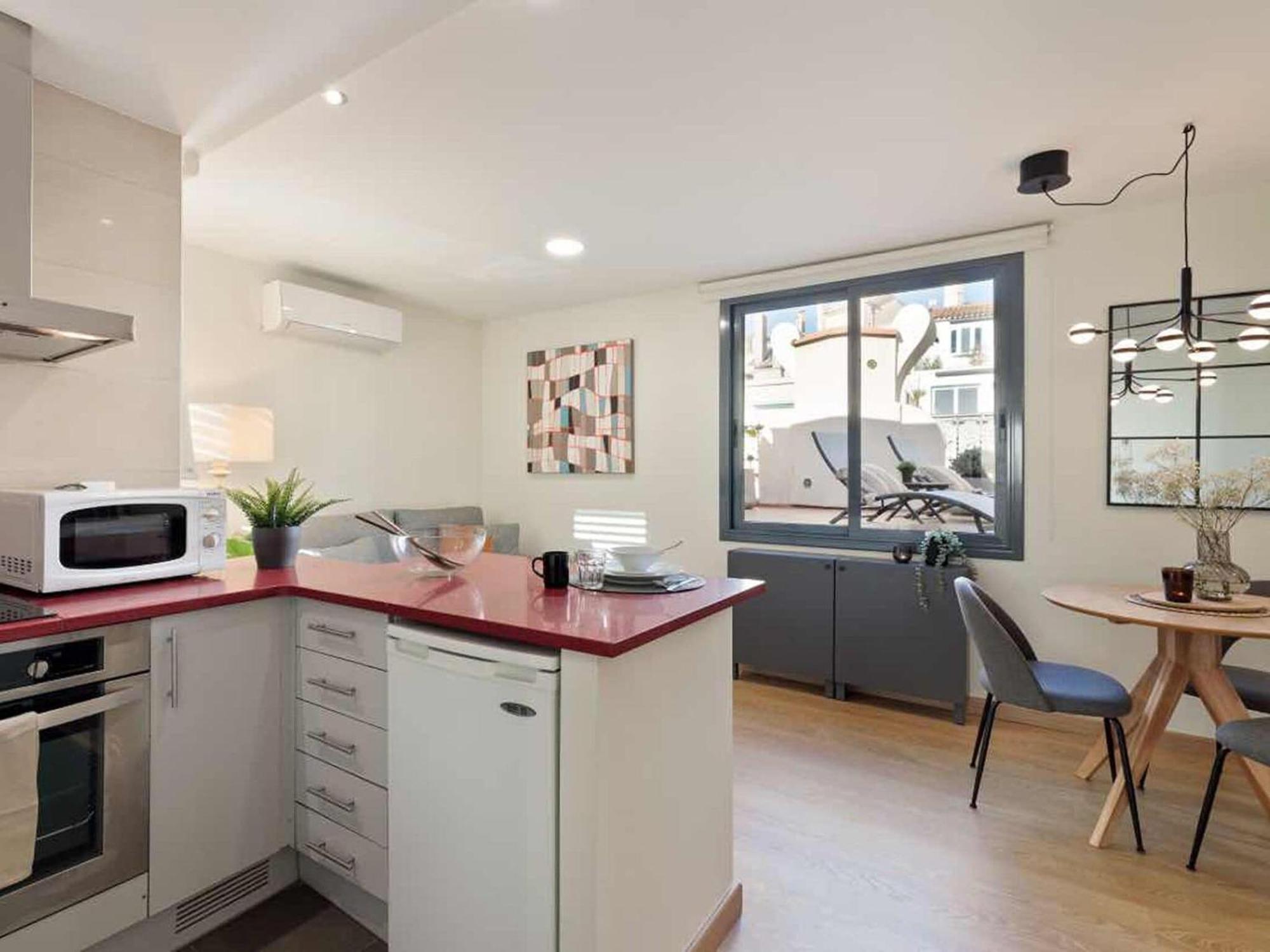 Luxury Penthouse In Next To Diagonal Apartment