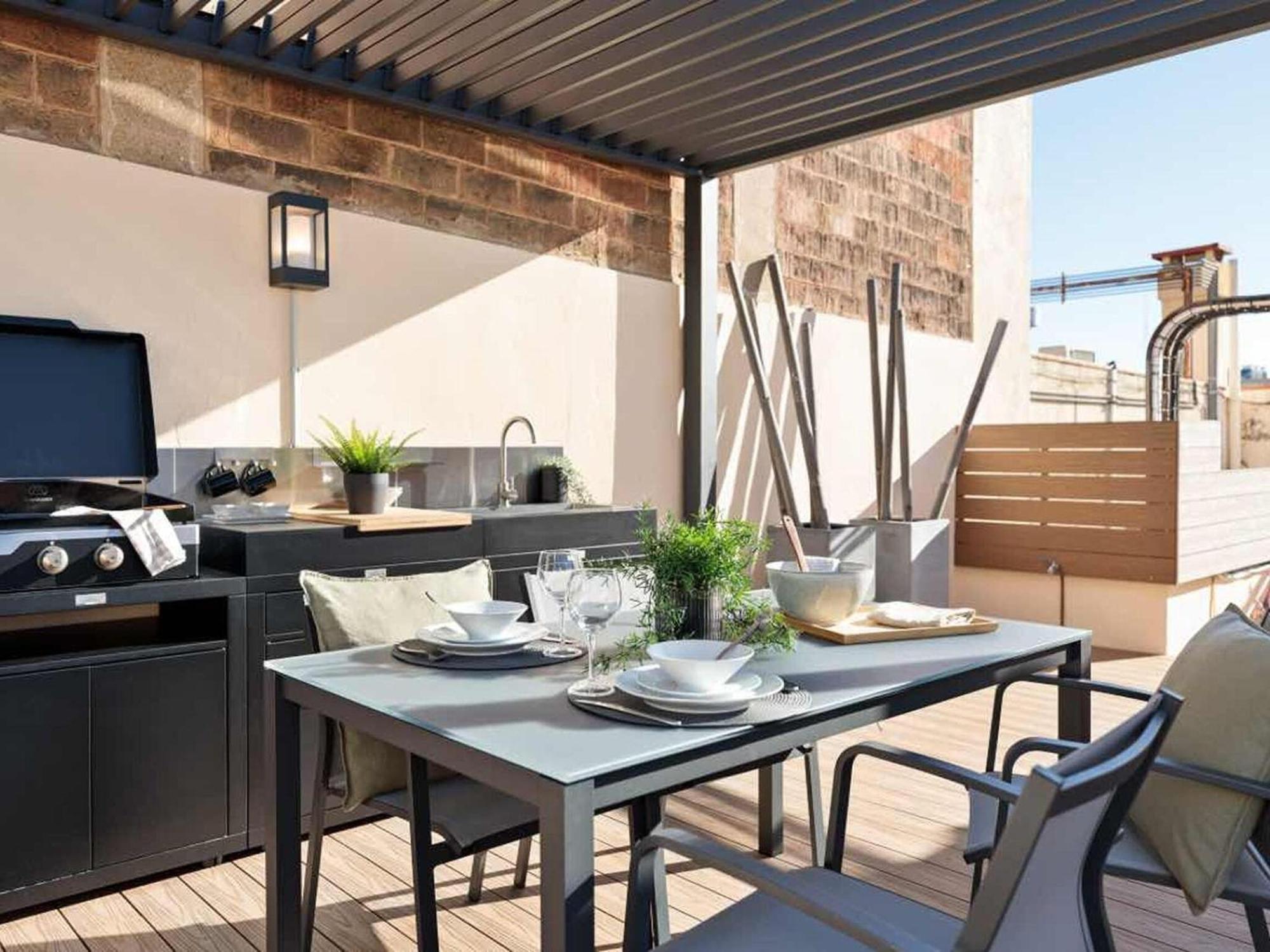 Luxury Penthouse In Next To Diagonal Apartment