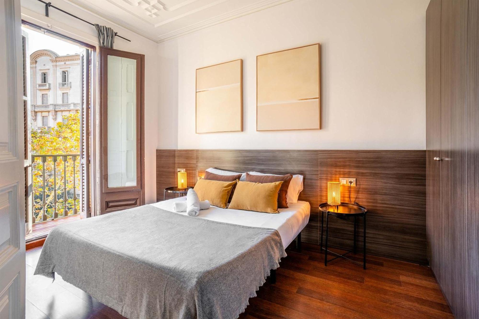 Plaza Urquinaona Cozy And Comfortable Apartment