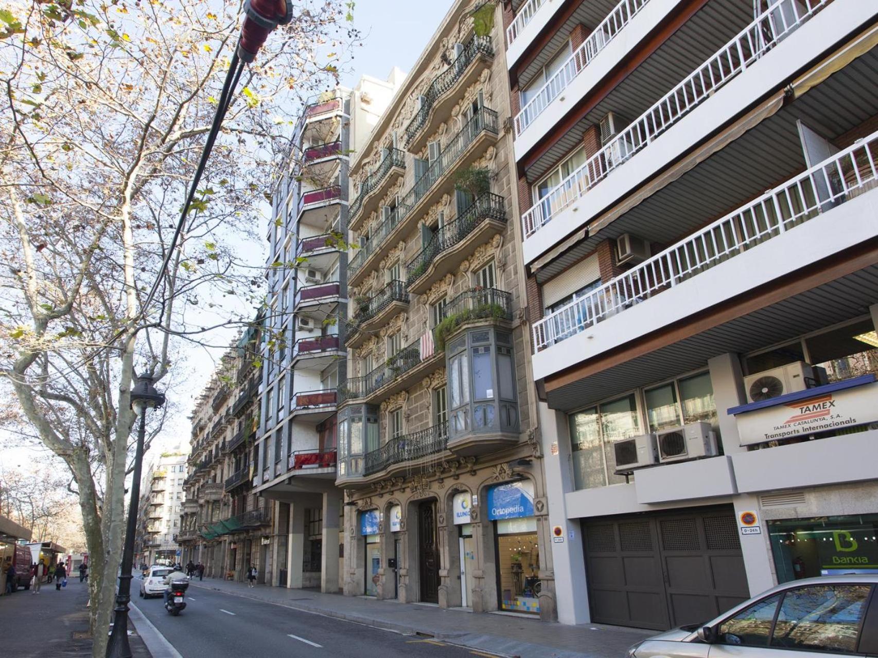 Gran Via Center *