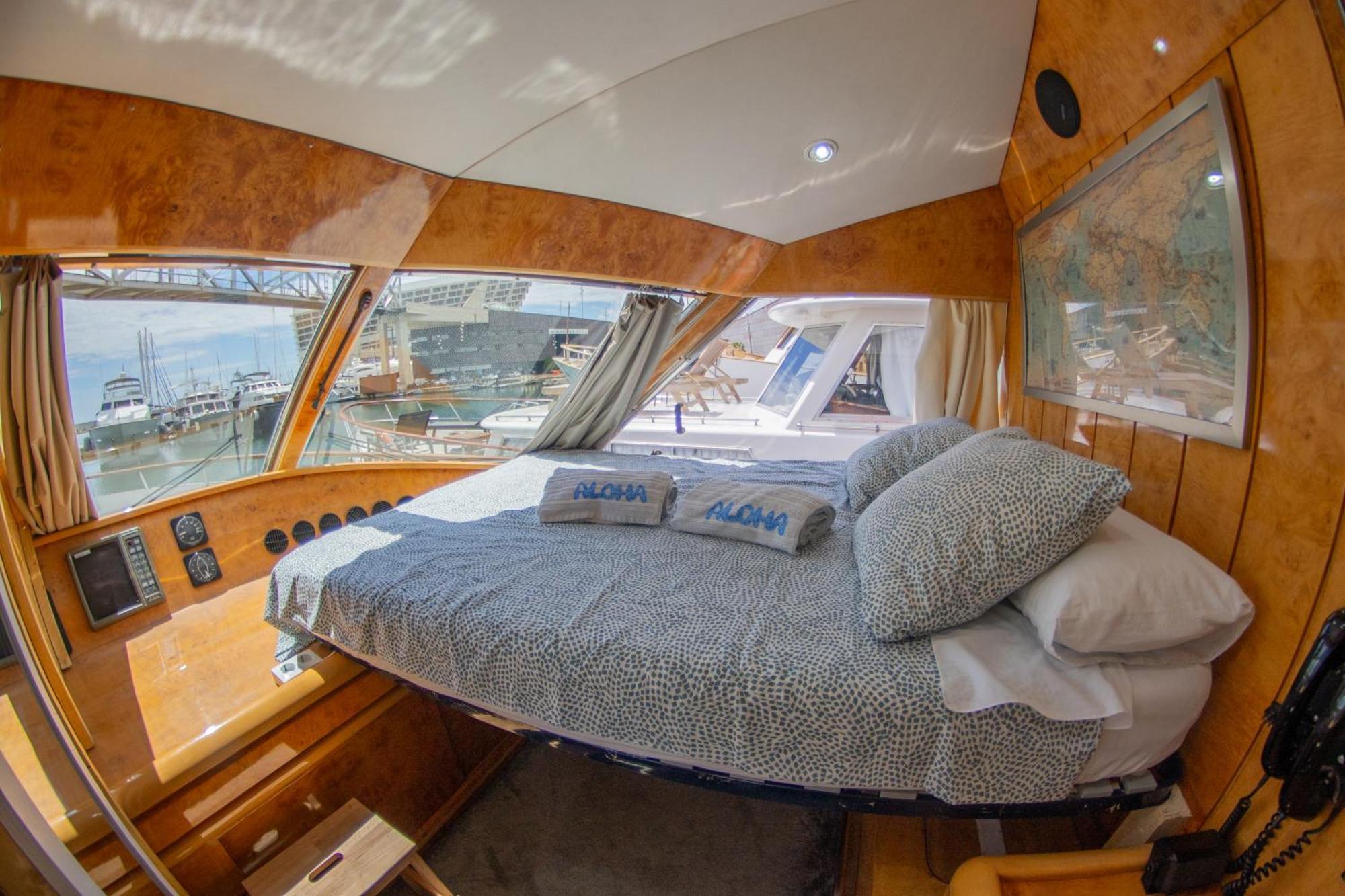 Hotel en barco Charter Boat *