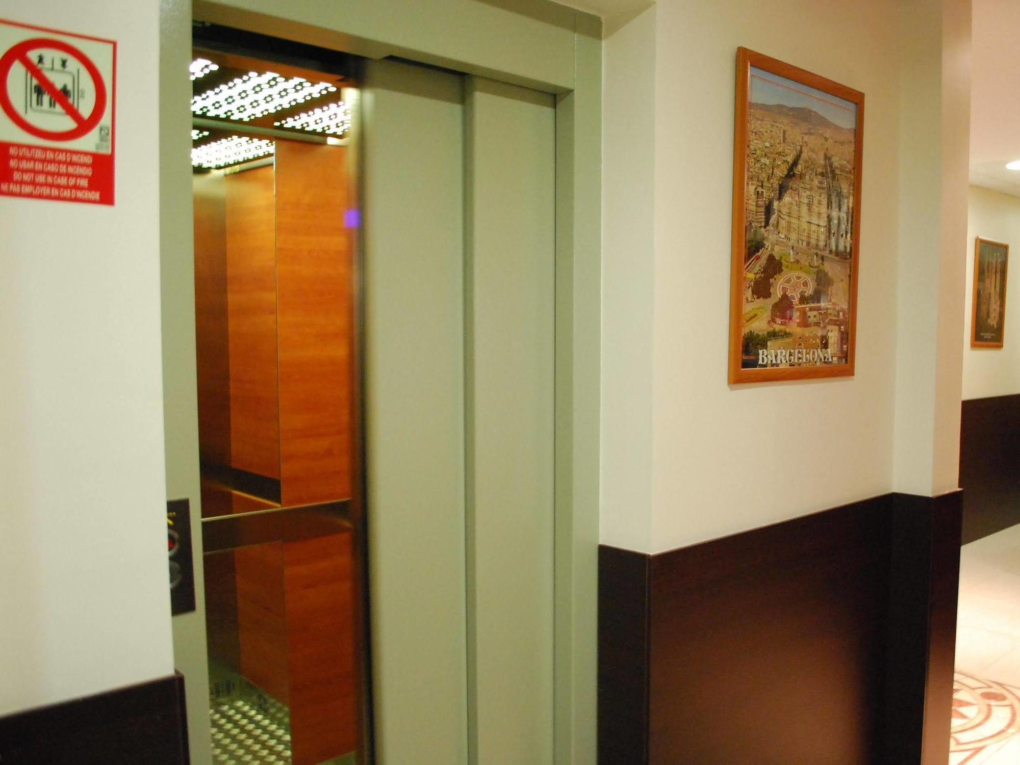 Guest house Flores Ramblas Barcelona