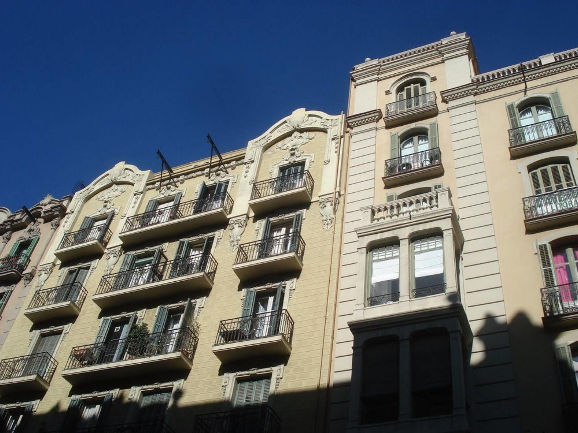 Felipe Ii Hostel Barcelona