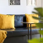 Relax In A Chic Apartment In Sants