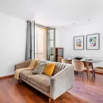 Plaza Urquinaona 3-Bedroom Suite