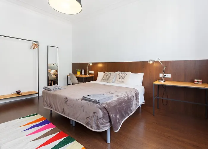 185m² 8 slaapkamer, 4 privé badkamer Appartement in Eixample