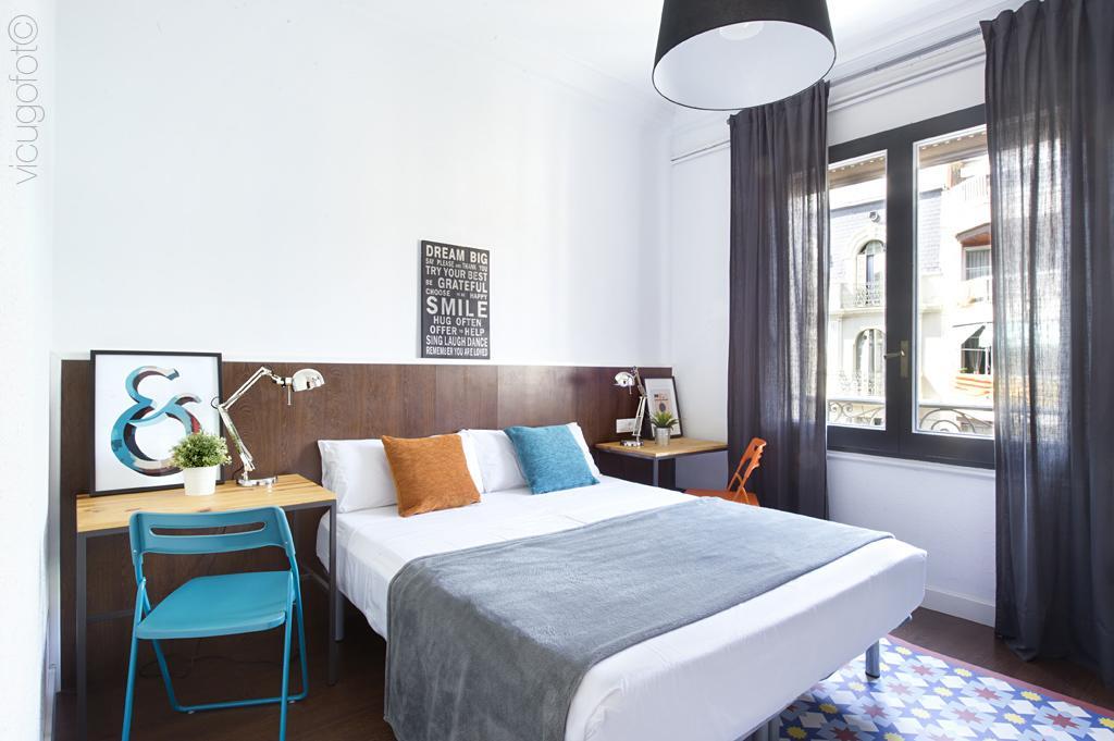 185m² 8 Slaapkamer, 4 Privé Badkamer In Eixample Appartement