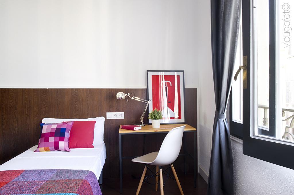 185m² 8 Slaapkamer, 4 Privé Badkamer In Eixample Appartement