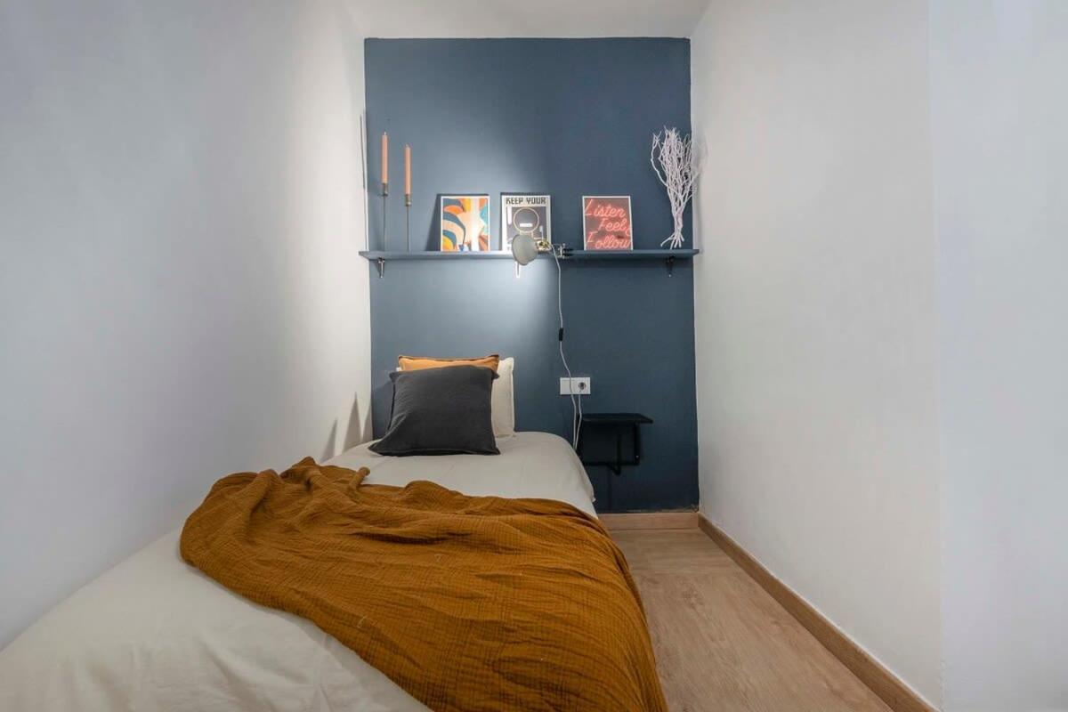 Elegant 4 Bedrooms 3 Bathrooms Catalan Apartment Barcelona