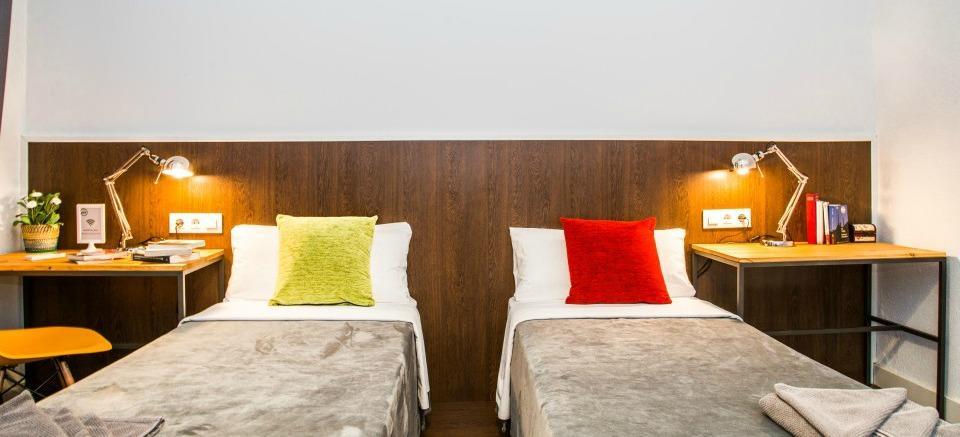 185m² 8 Slaapkamer, 4 Privé Badkamer In Eixample