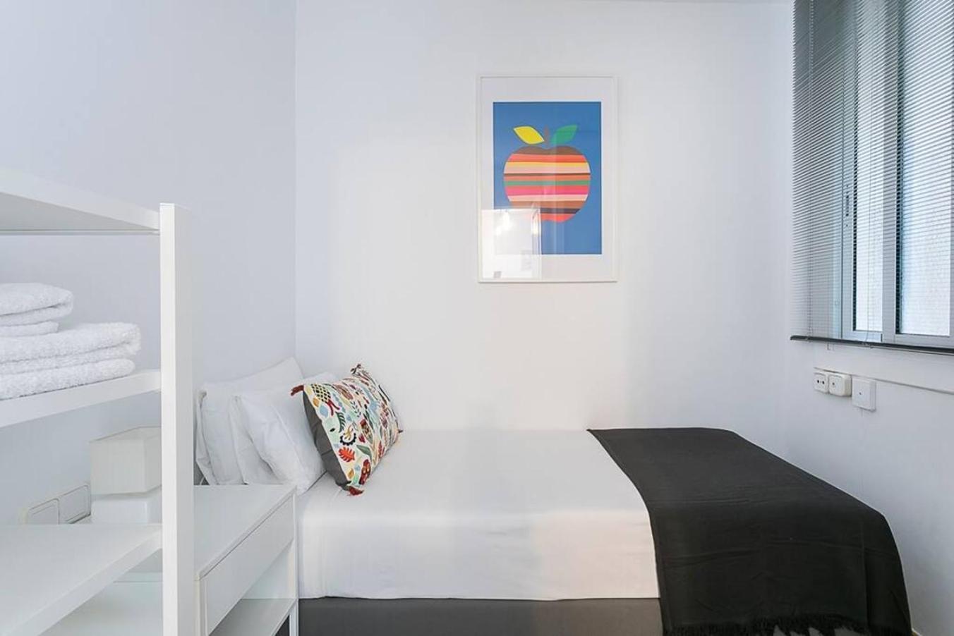 Relax In A Chic In Sants Barcelona