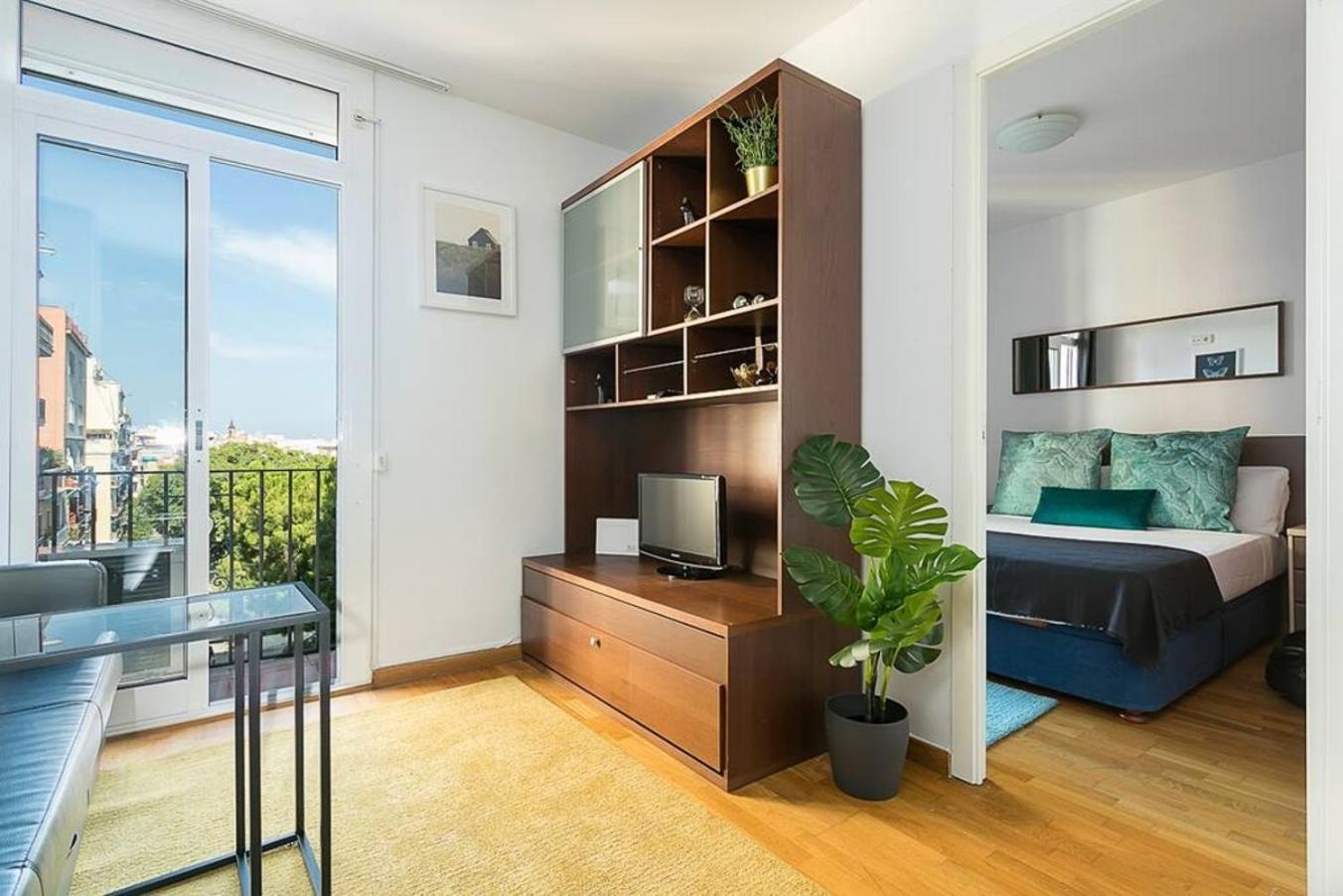 Relax In A Chic In Sants Apartment Barcelona