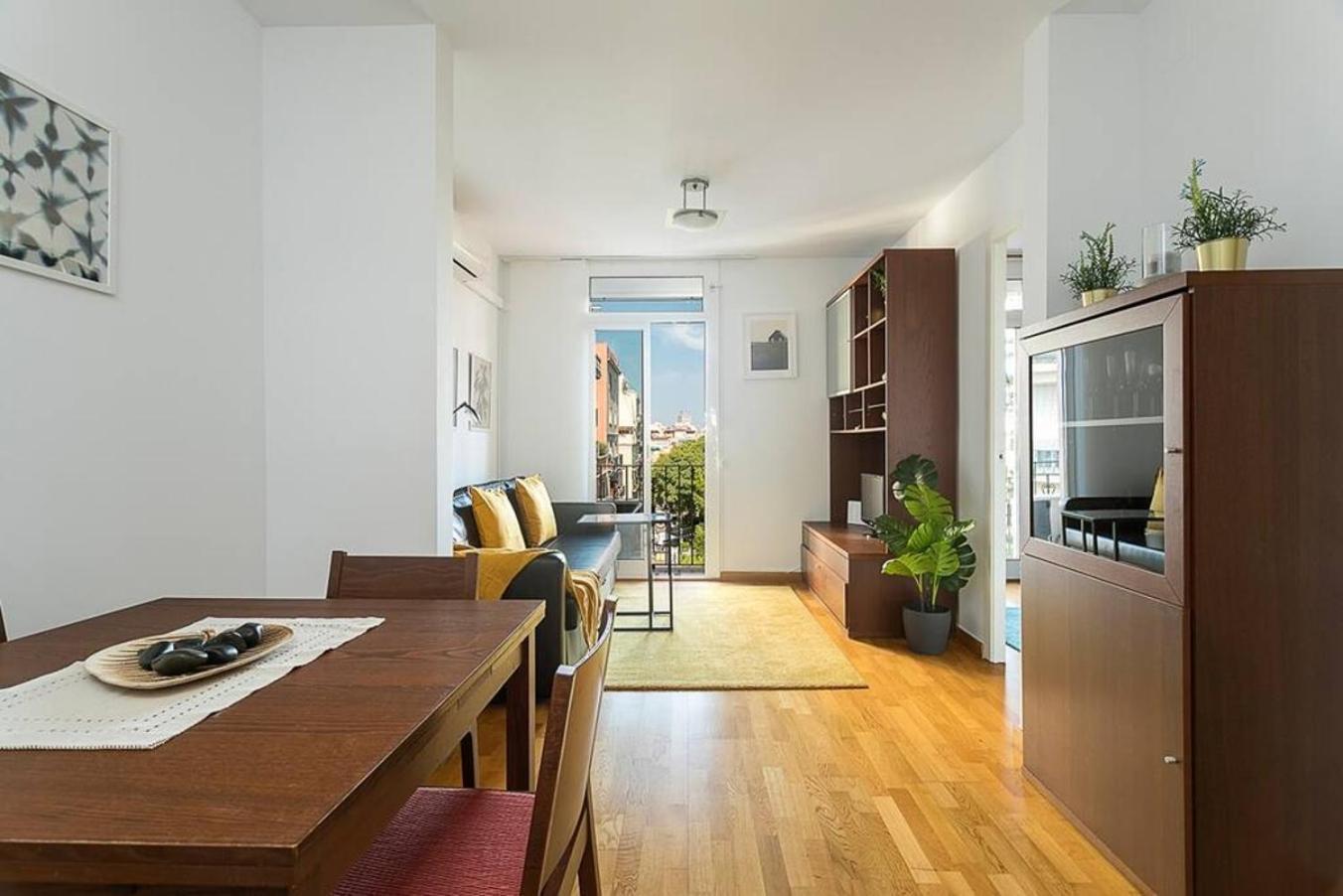 Relax In A Chic In Sants Barcelona
