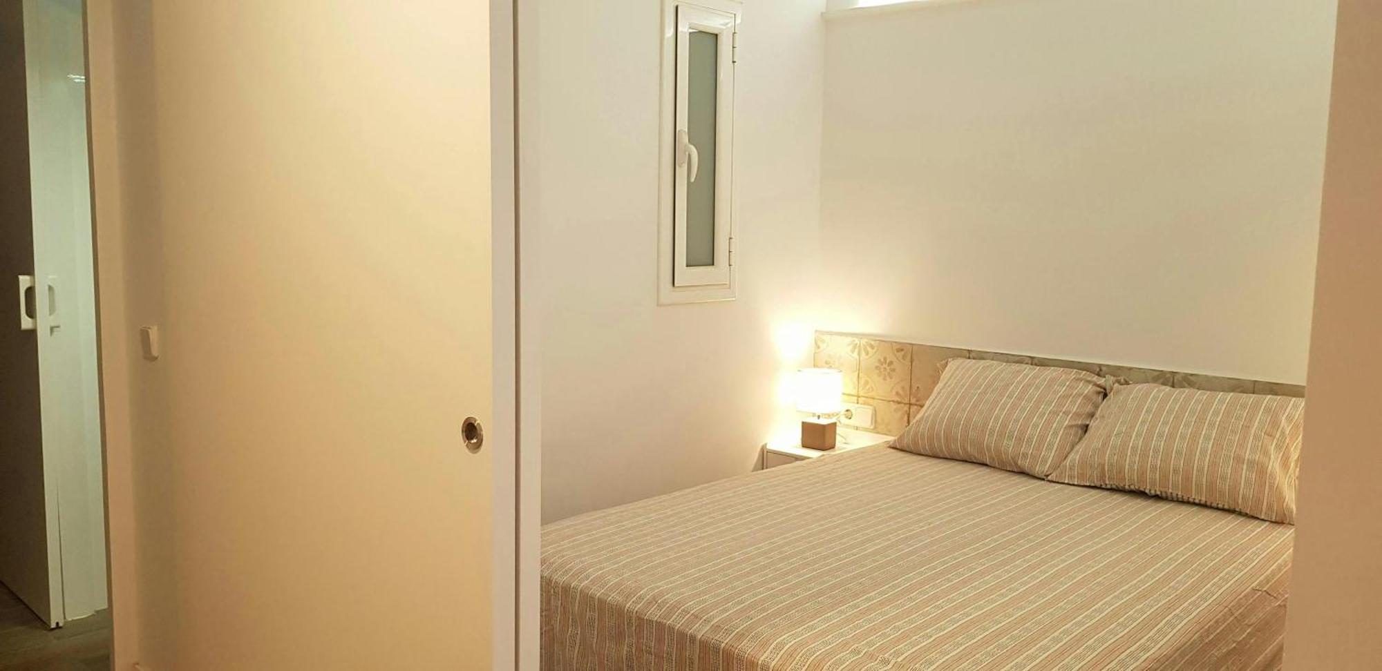 Sant Antoni 4 - Downtown Barcelona. Modern Apartment