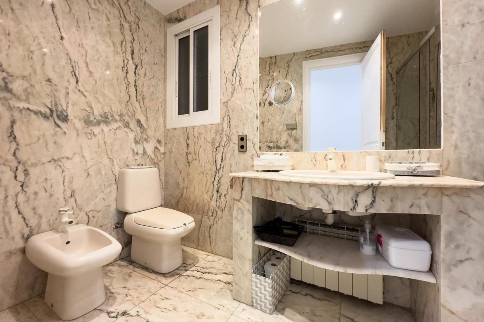 Apartment Fuer 5 Personen Ca 80 Qm In Barcelona-eixample, Costa Brava Costa Del Maresme Barcelona