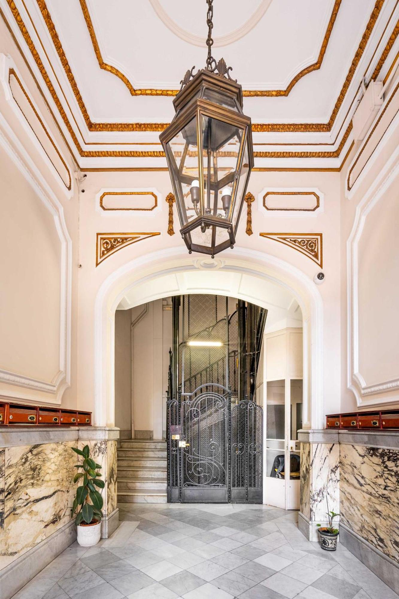 Apartment Plaza Urquinaona 3-bedroom Barcelona