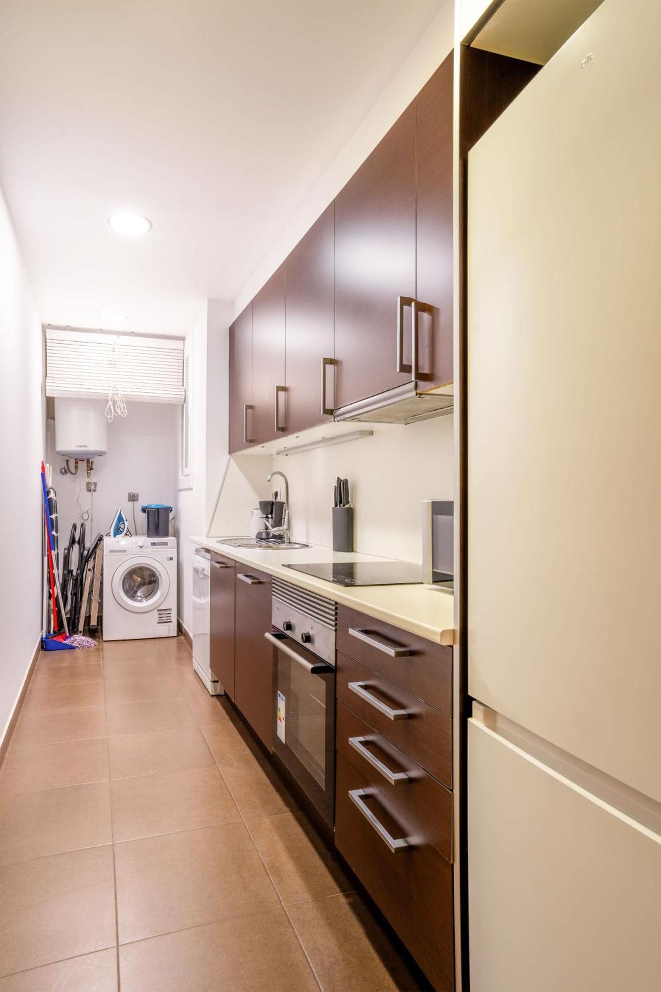 Plaza Urquinaona 3-bedroom Apartment