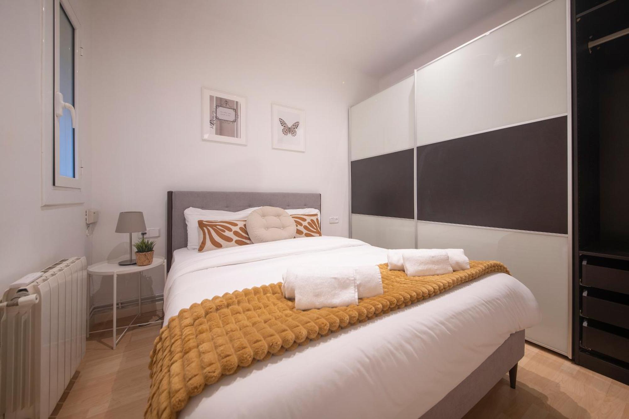 One Bedroom In Carrer Arago Appartement *