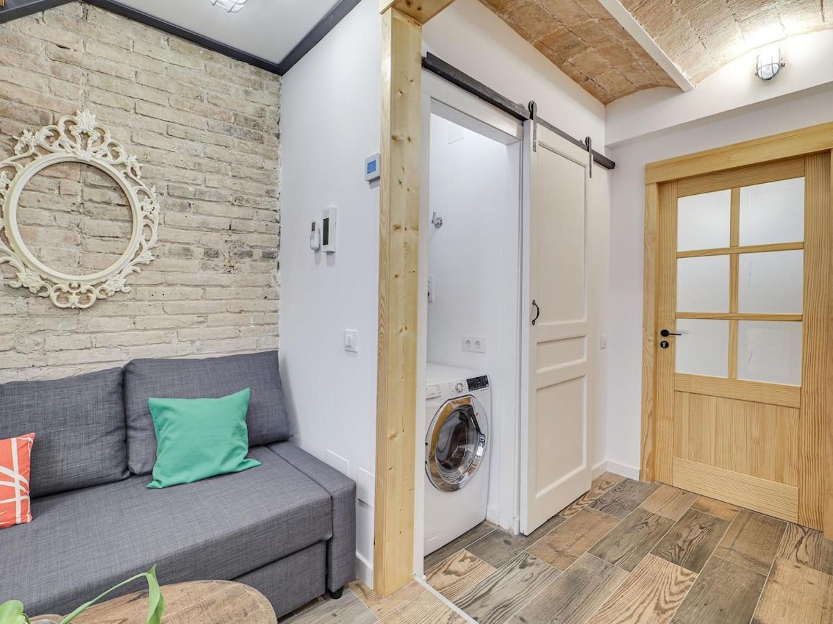 Concordia - Beautiful Flat, Spacious, 4 , 2 Bath Apartment