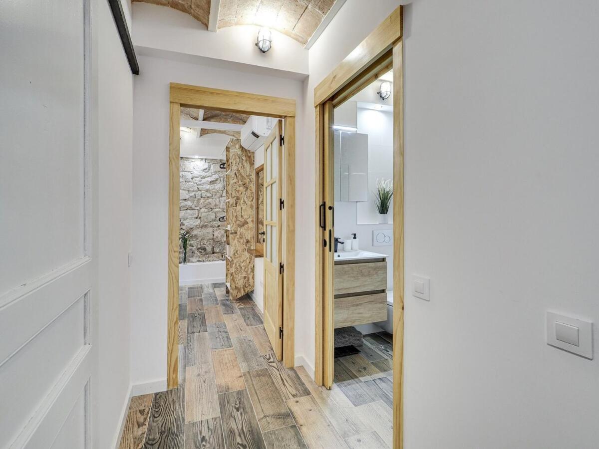 Concordia - Beautiful Flat, Spacious, 4 , 2 Bath Apartment Barcelona