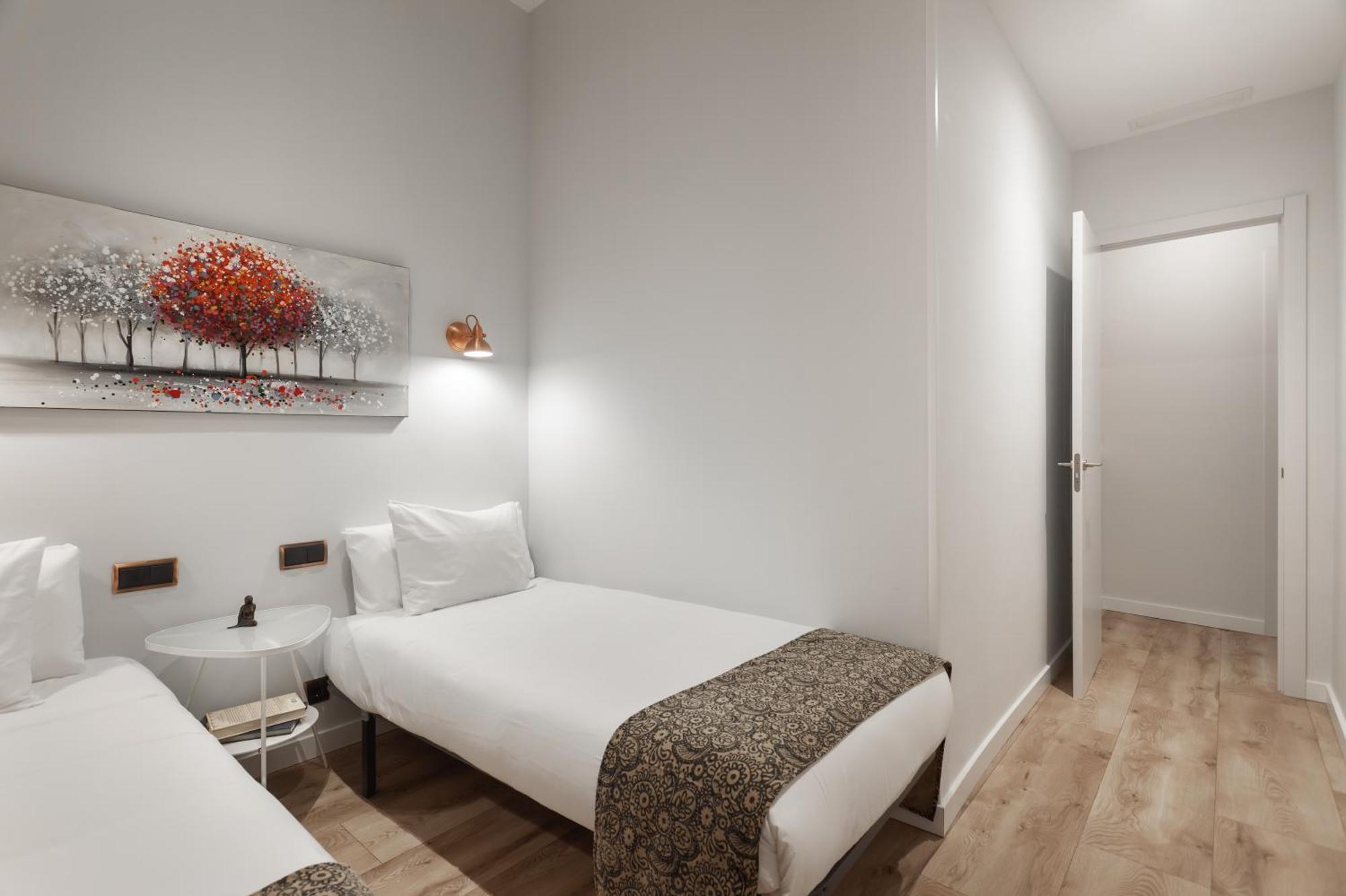 Apartment Art House Fira Apartments