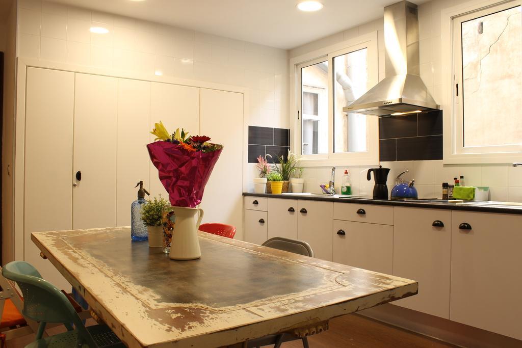 185m² 8 Slaapkamer, 4 Privé Badkamer In Eixample *