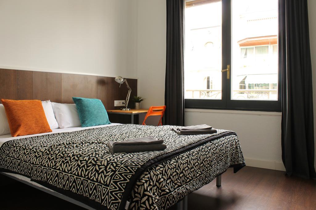 185m² 8 Slaapkamer, 4 Privé Badkamer In Eixample