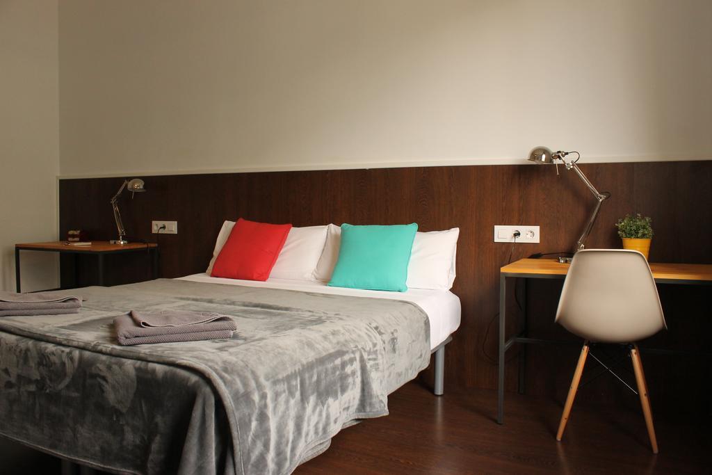 185m² 8 Slaapkamer, 4 Privé Badkamer In Eixample Barcelona