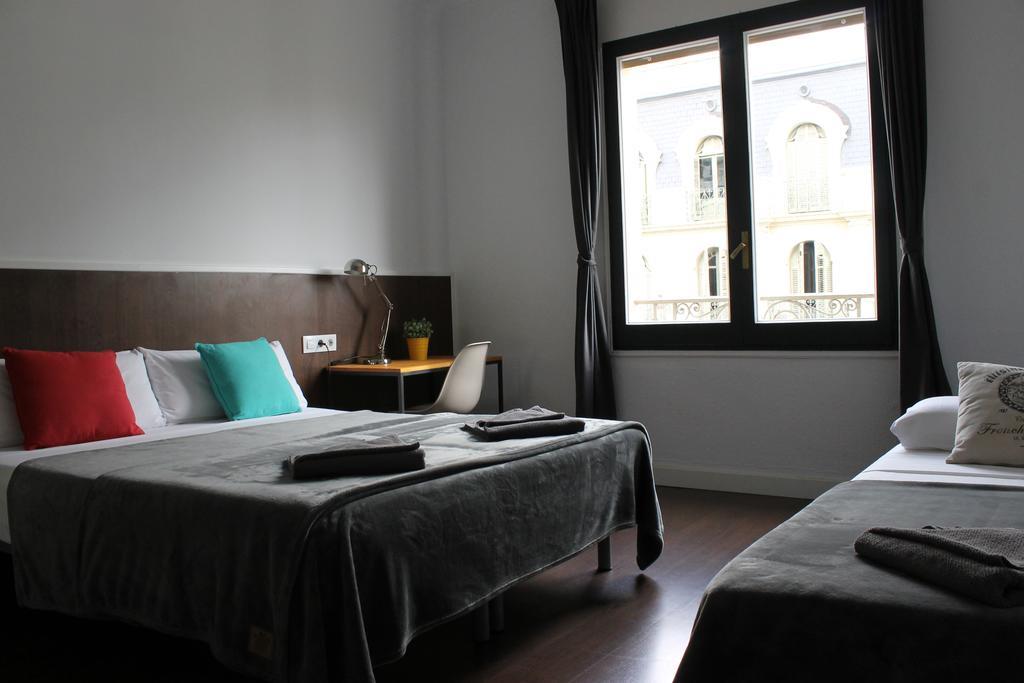 185m² 8 Slaapkamer, 4 Privé Badkamer In Eixample Barcelona