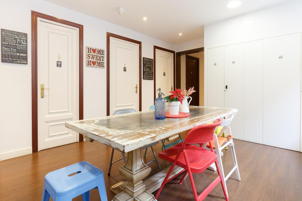 185m² 8 Slaapkamer, 4 Privé Badkamer In Eixample Barcelona