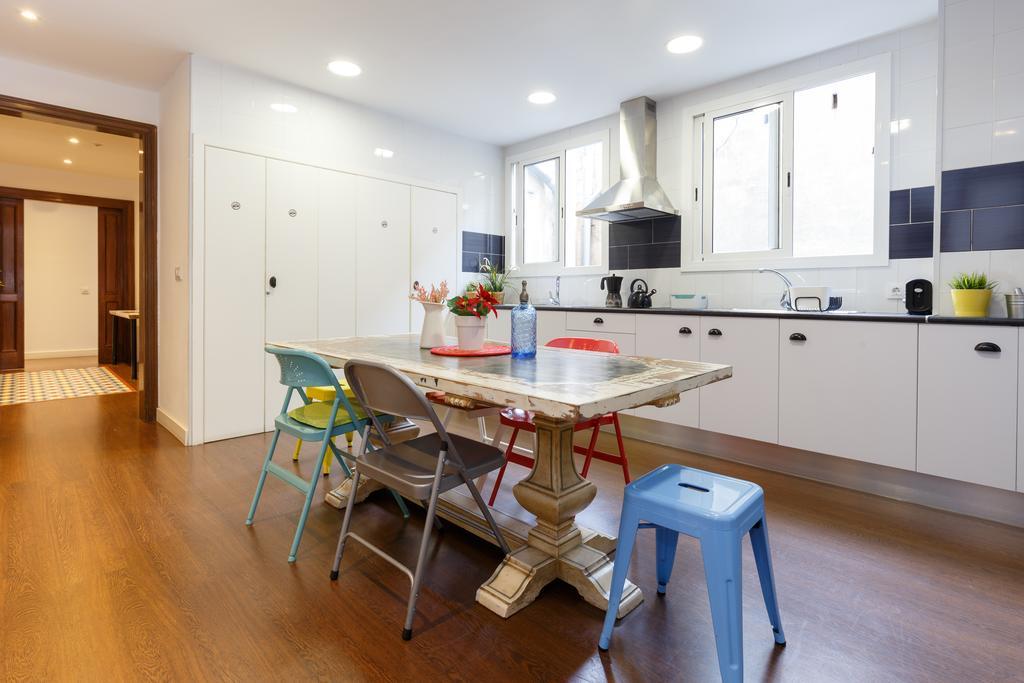 Appartement 185m² 8 Slaapkamer, 4 Privé Badkamer In Eixample *