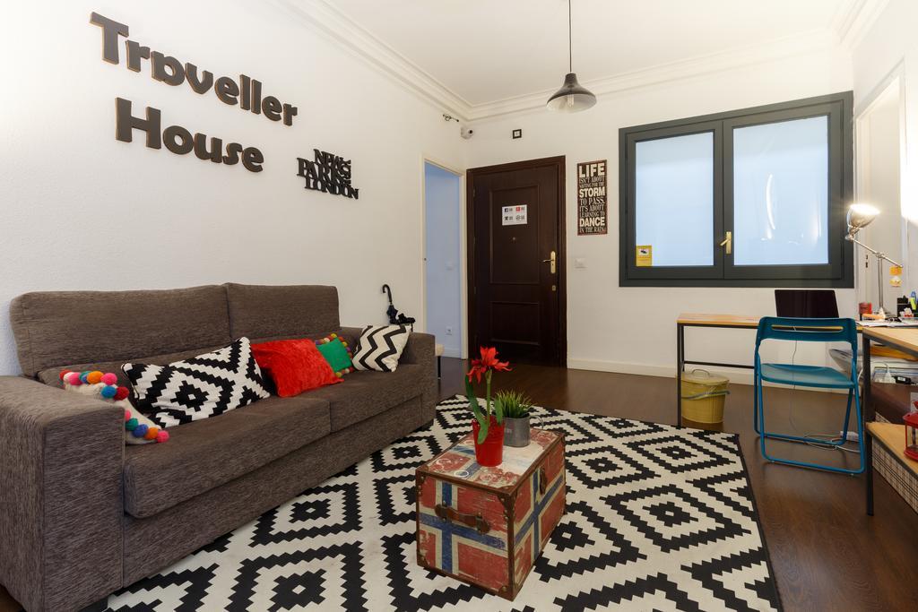 185m² 8 Slaapkamer, 4 Privé Badkamer In Eixample Barcelona