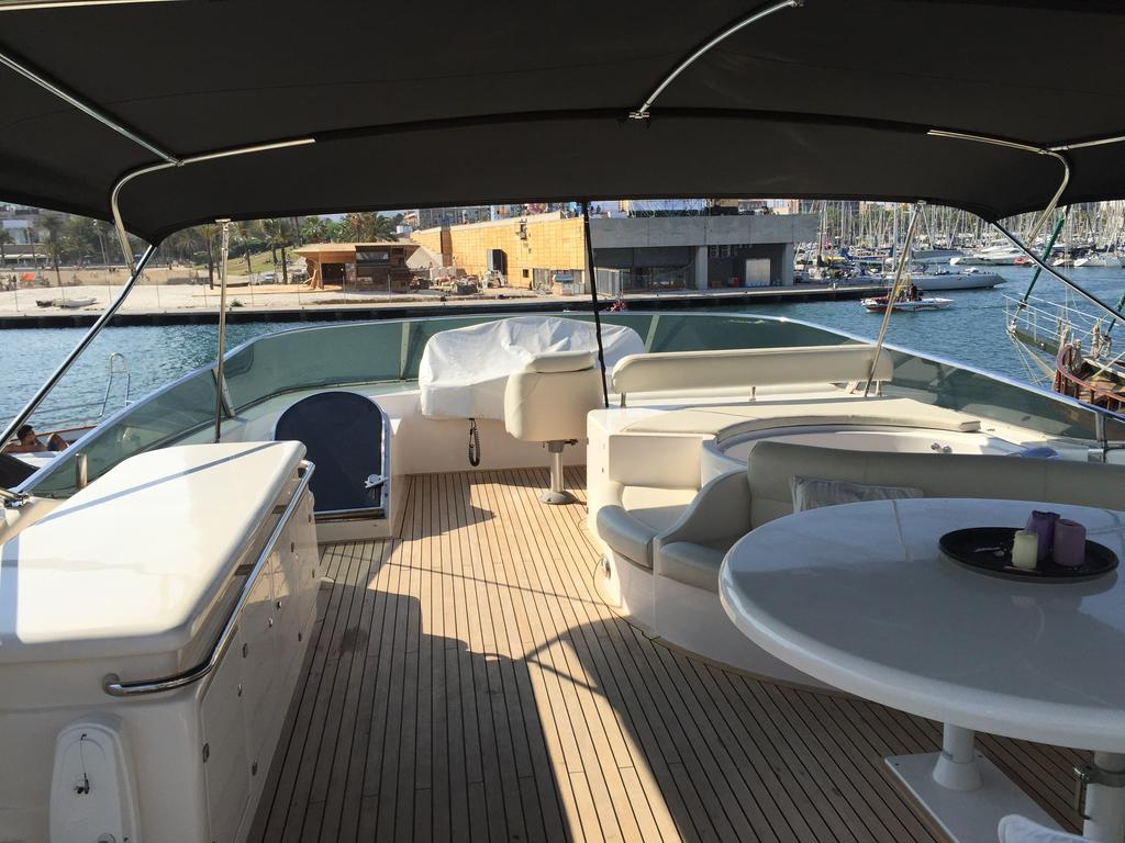 Motor Yacht Dandy Botel 3*