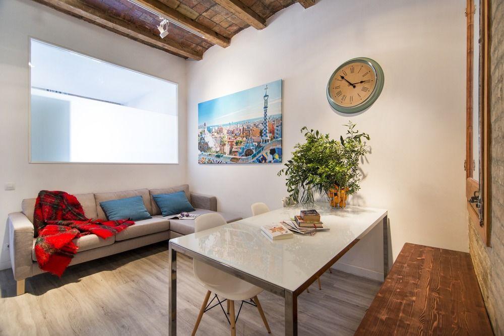 Happy People Sagrada Familia Gaudi Apartamento Barcelona