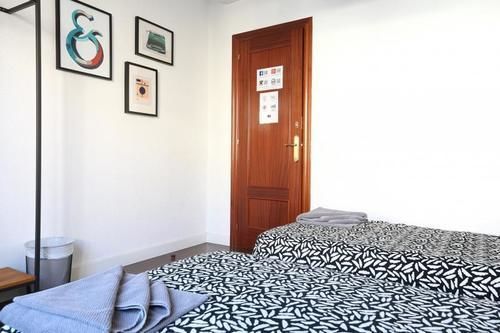 185m² 8 Slaapkamer, 4 Privé Badkamer In Eixample *