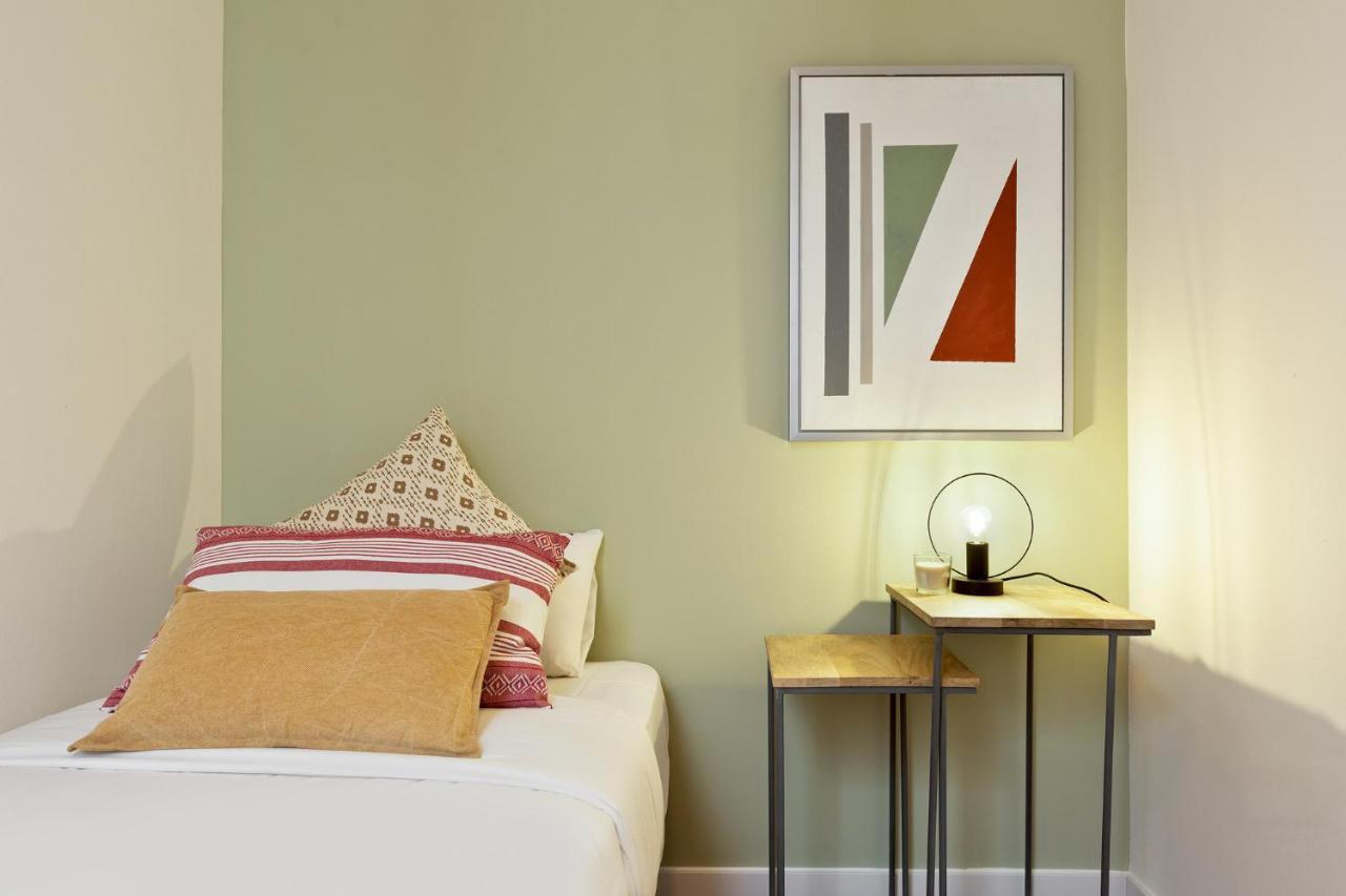 Diagonal Apartments By Olala Homes *