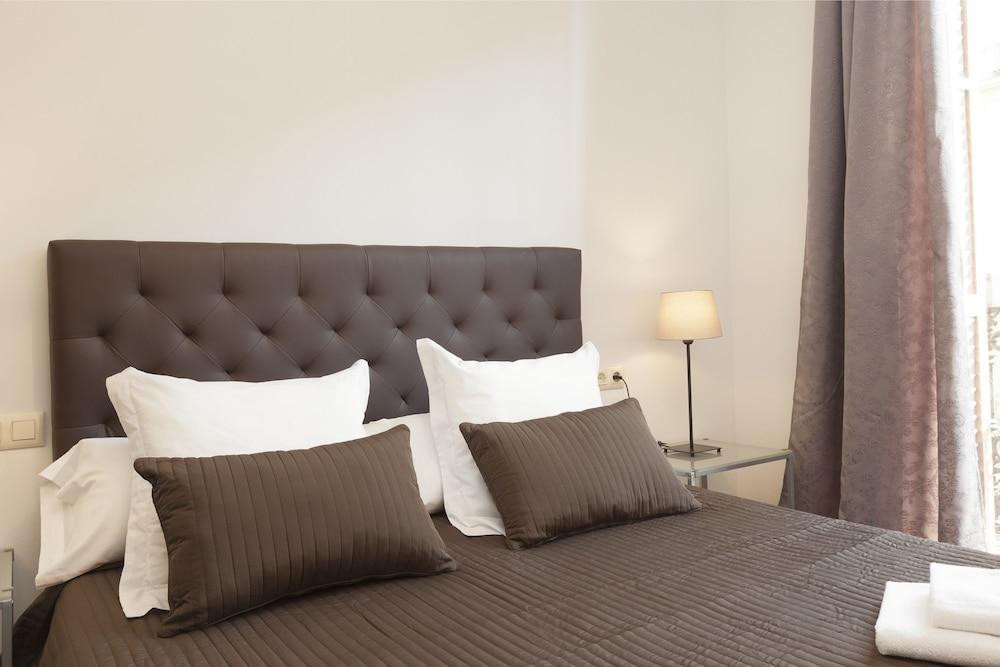 Apartment Easy Sleep Gaudi Terrace Barcelona